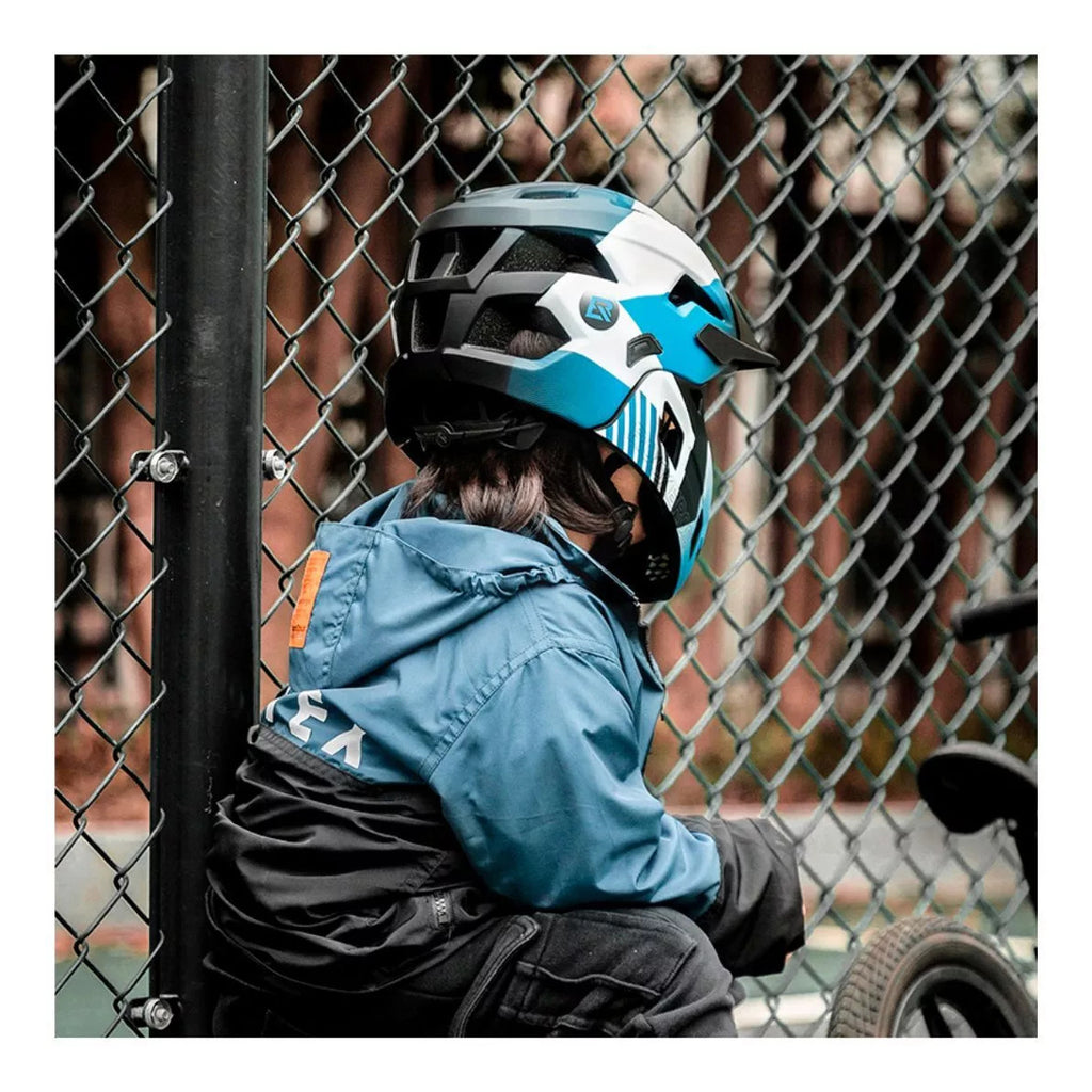 Casco para niños con careta removible