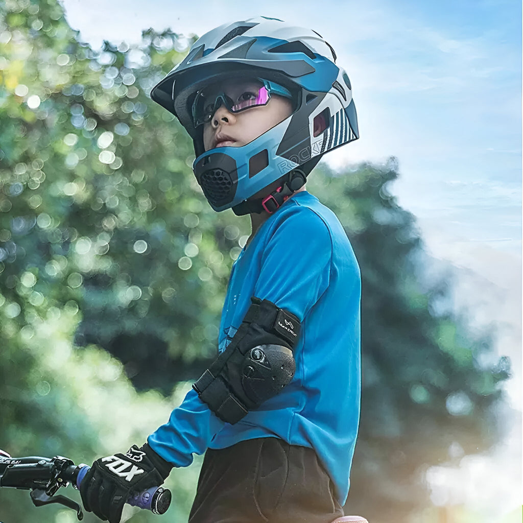 Casco para niños con careta removible