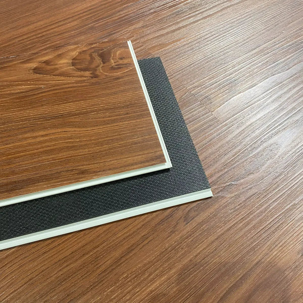Piso vinílico encastrable para alto tránsito