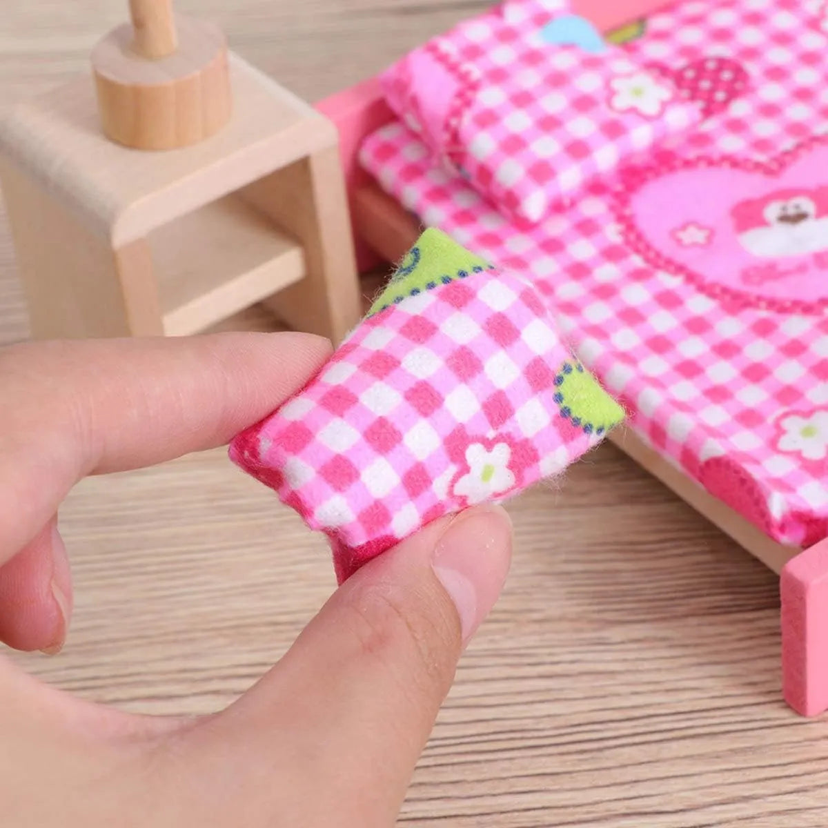 Set dormitorio en madera de juguete