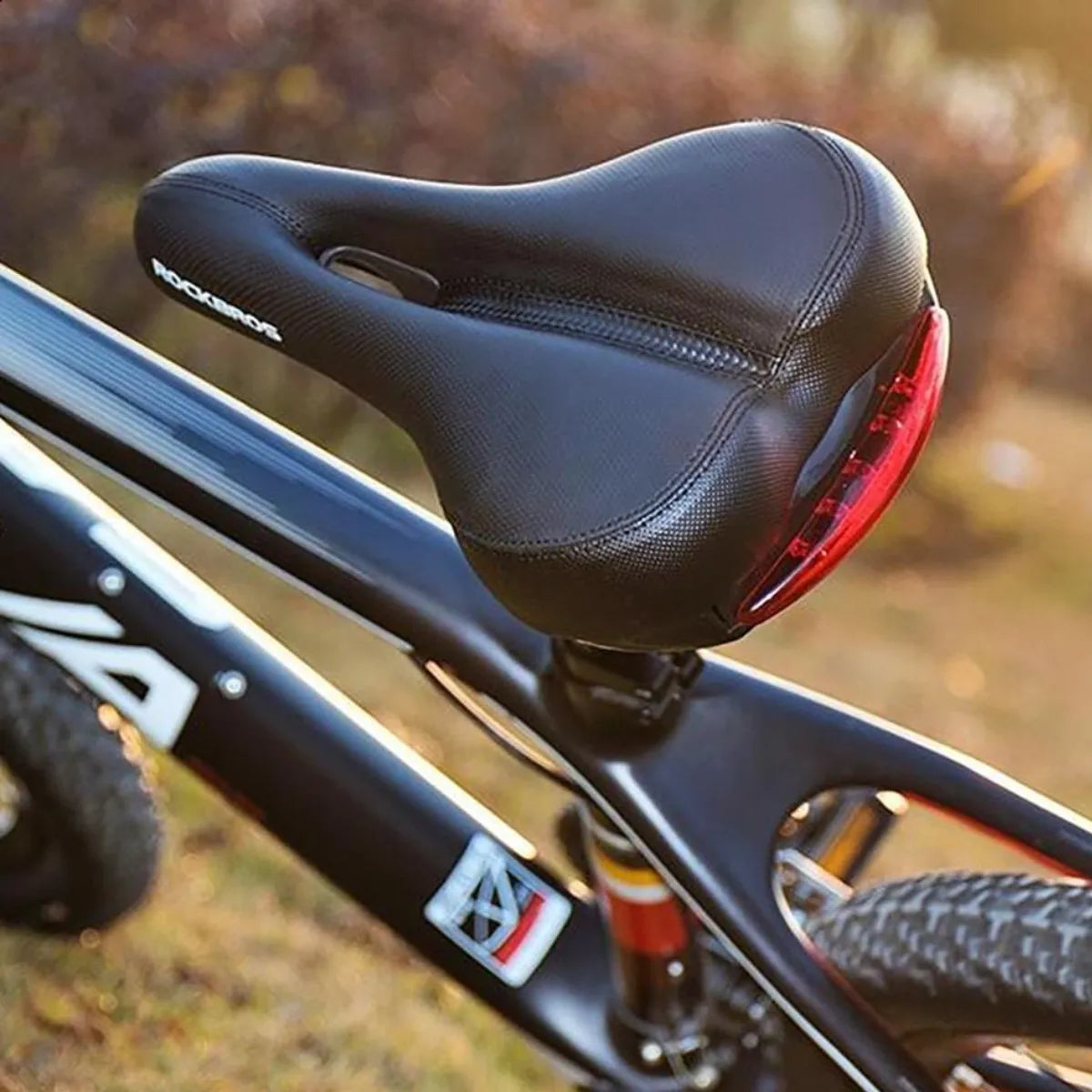 Asiento para bicicleta con luz LED trasera